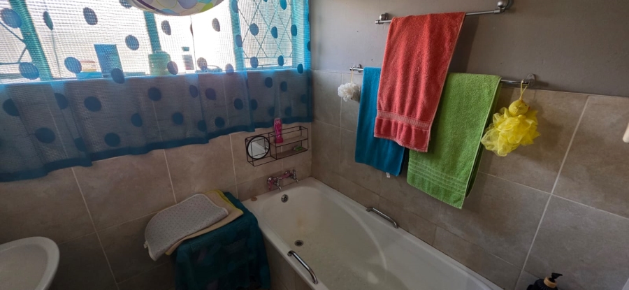 5 Bedroom Property for Sale in Songloed North West